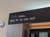 Nemščine se učimo tudi s prijetnimi napisi po hotelskih prostorih