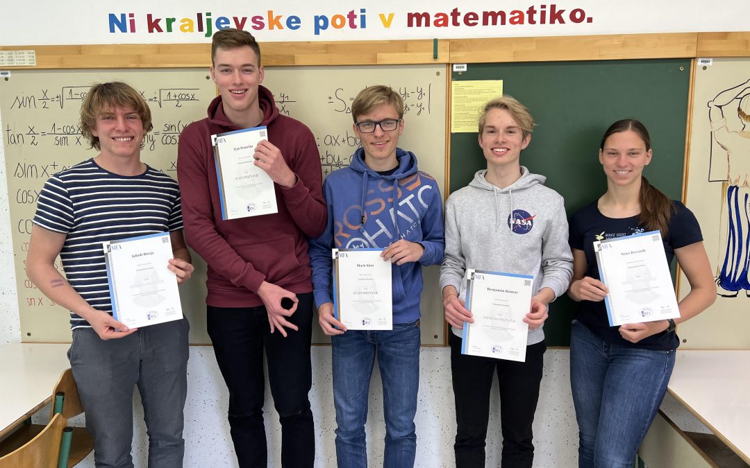 ZLATA MARK IN TJAŠ  TER SREBRNI JAKOB, BENJAMIN IN NINA NA DRŽAVNEM TEKMOVANJU IZ MATEMATIKE